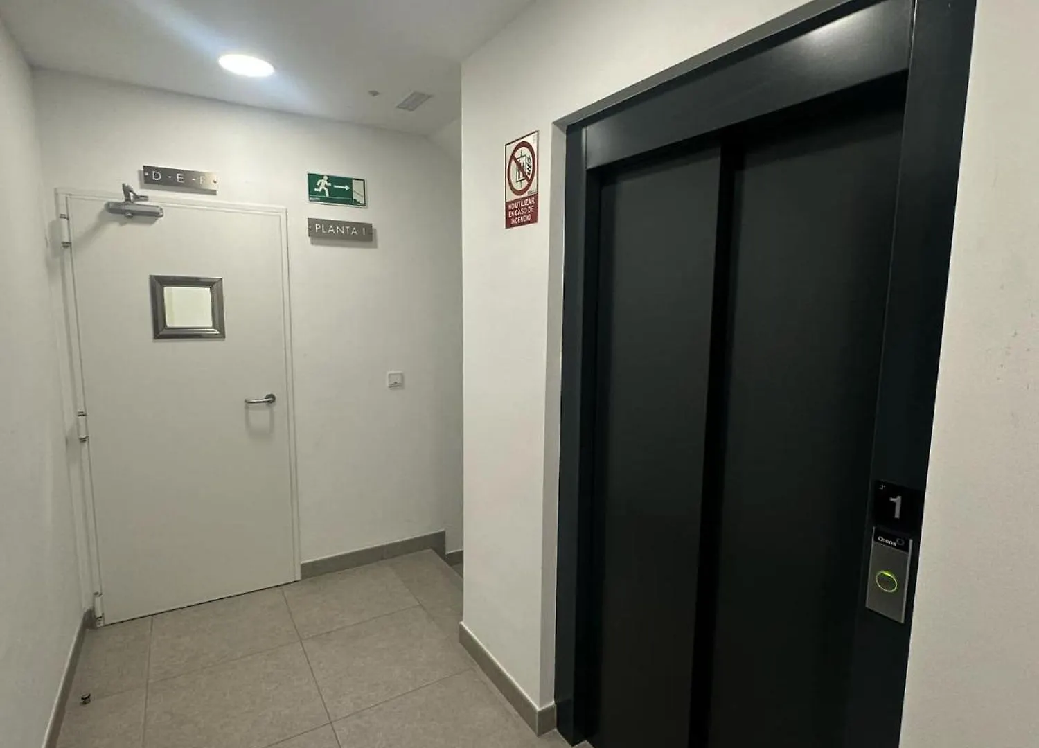 Wall Street Apartments Màlaga 0*,